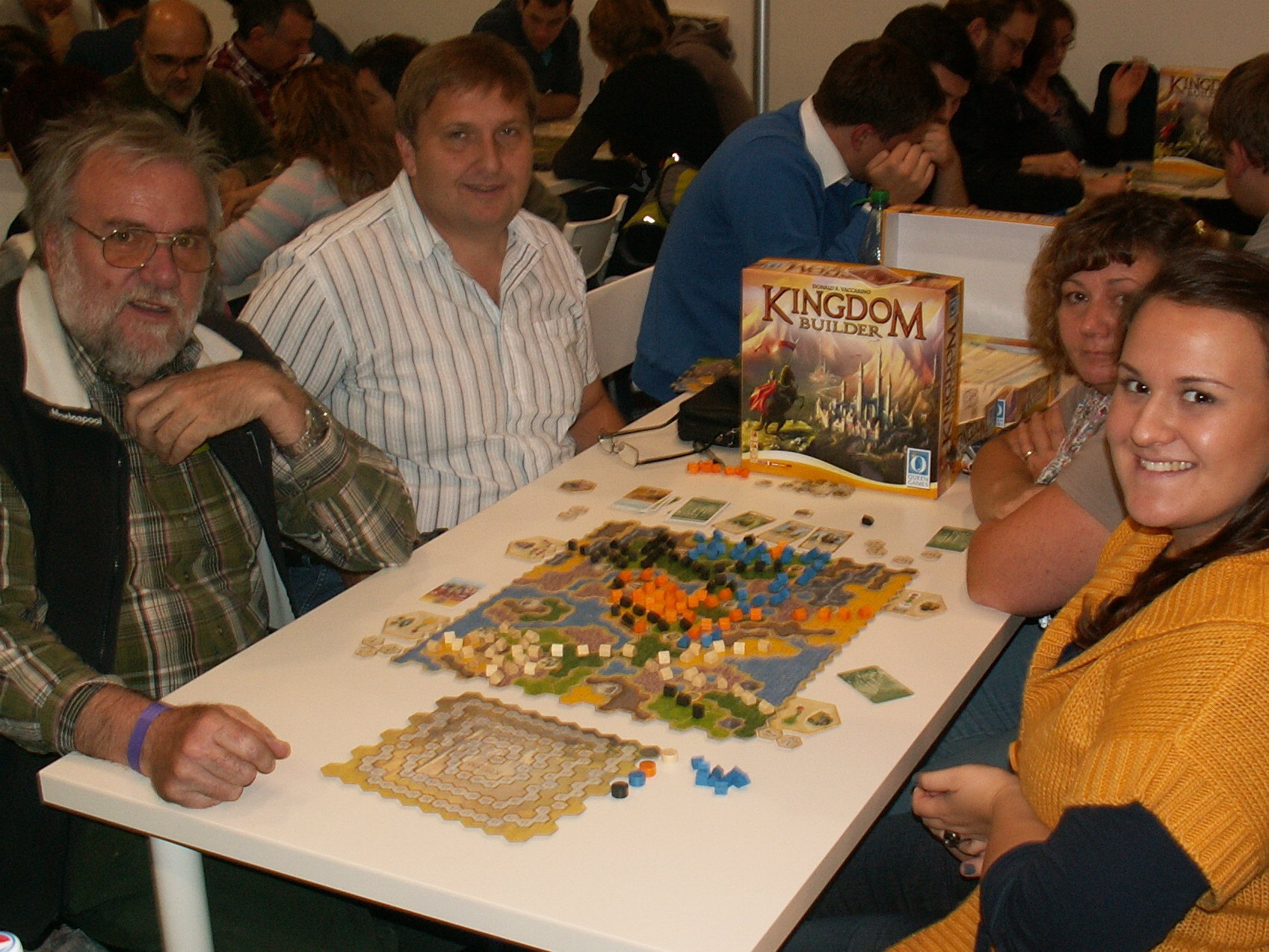Nach Hawai jetzt eine Runde Kingdom-Builder. Hartmut erklärt, da er es schon einmal gespielt hat.