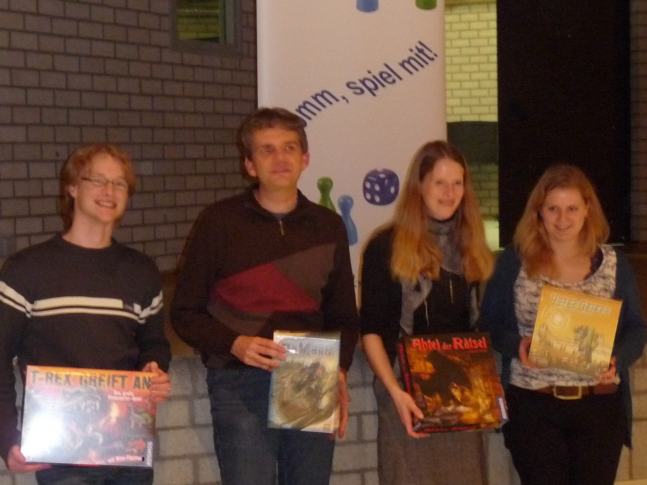 "Die grünen Säcke" aus Kaiserslautern freuen sich als Zweite über ihre Spielepreise.