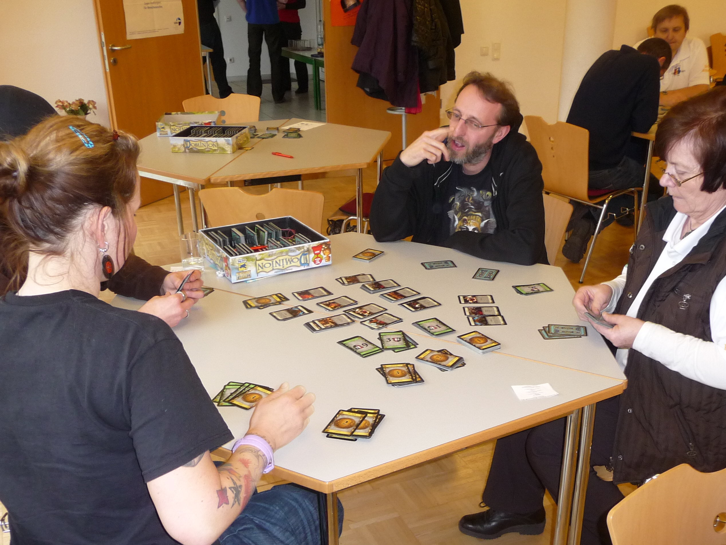 Rechts Renate, die mit dem Finalisten Martin die erste Runde bestreitet.