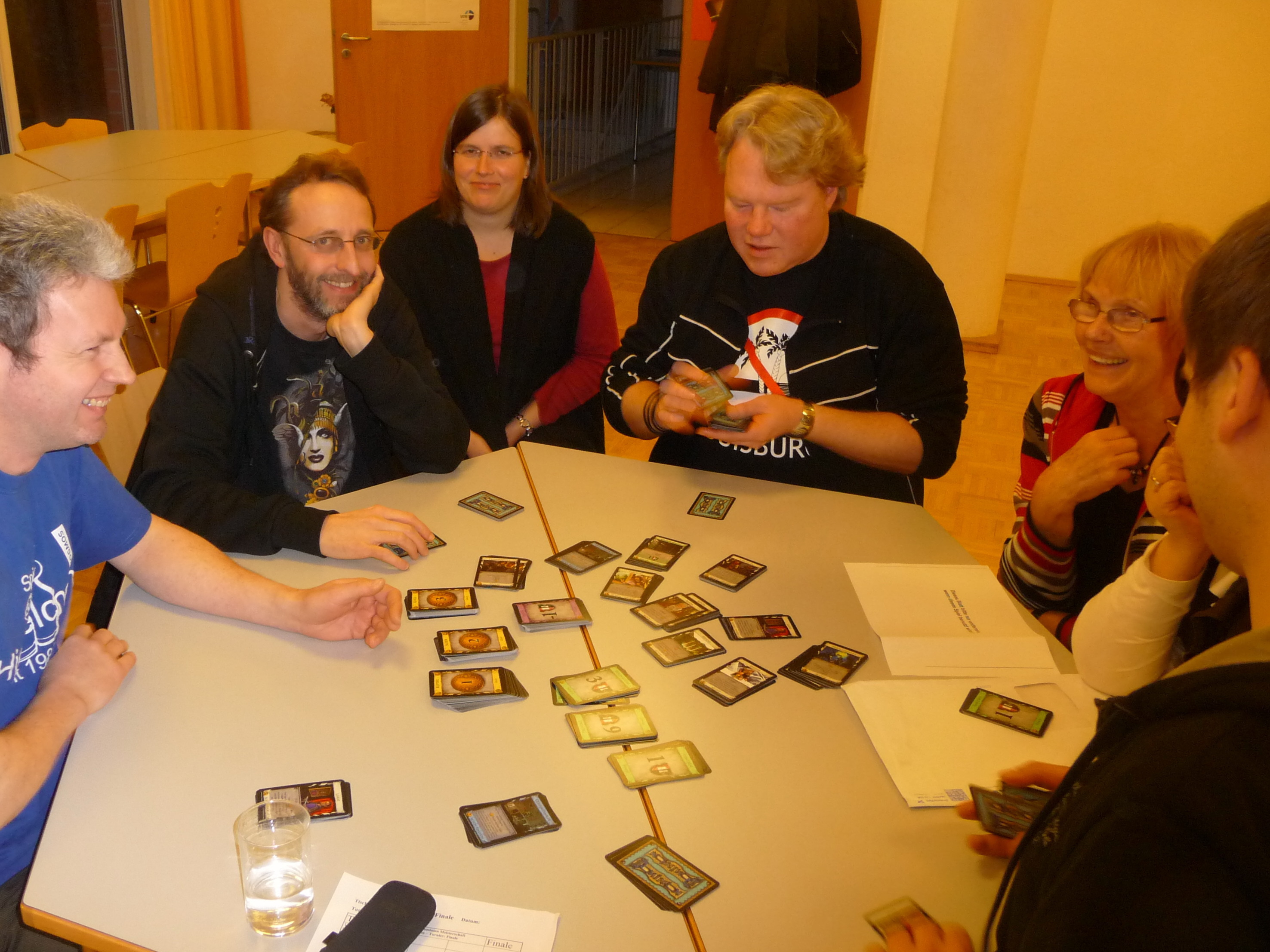 Der glückliche Sieger Raimund Dreier vom Spielekreis HIESPIELCHEN.