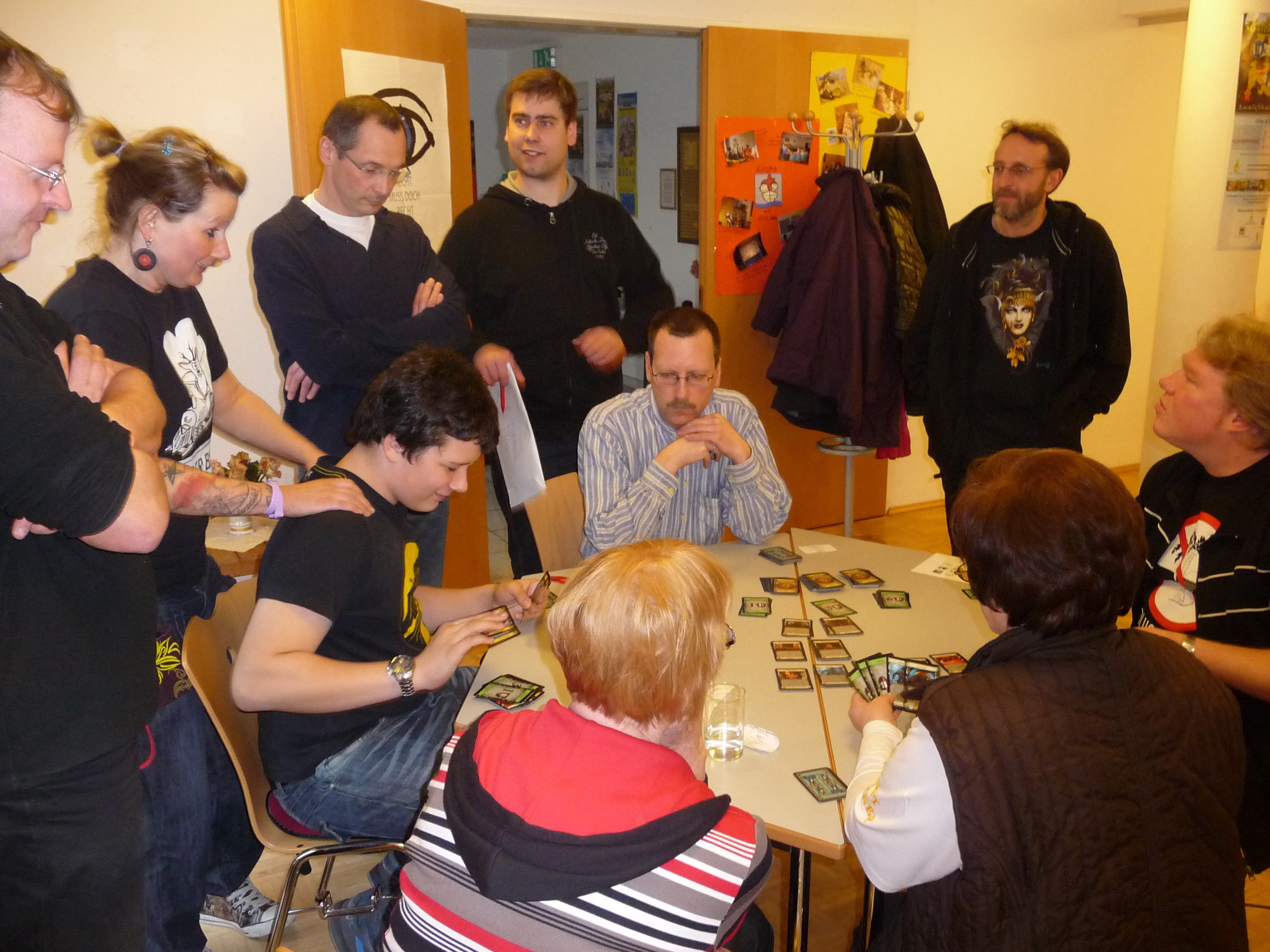 Viele Zuschauer bei dieser letzten laufenden Partie.