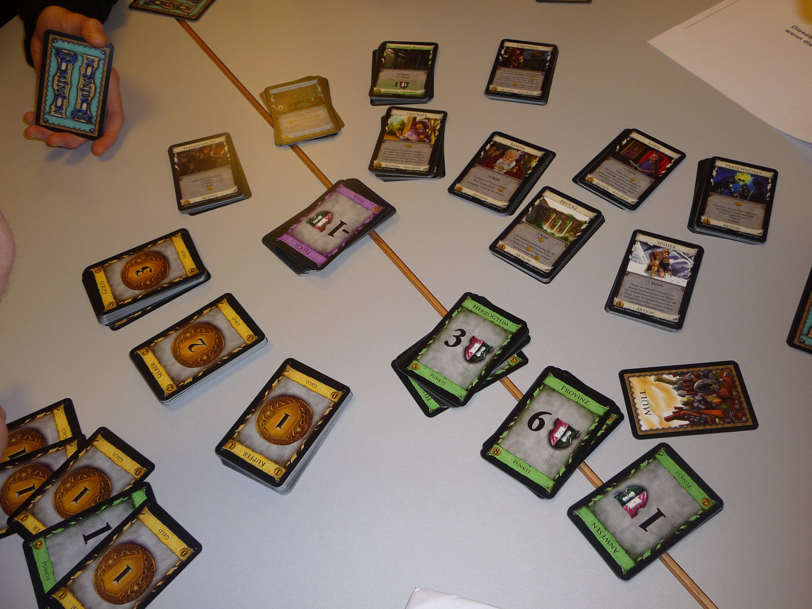 Das ausgeloste Deck für das Finalspiel mit "Dominion - Die Intrige".