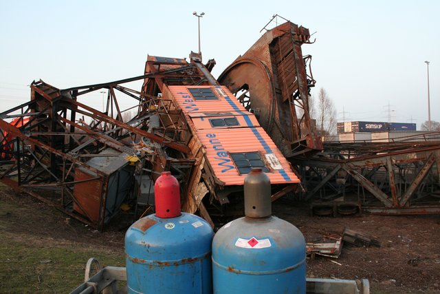 Die Gasflaschen stehen bereit zum schneiden...