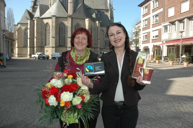 Gemeinsam an einem Stand: Blumen Annette Horst & Fairtrade Stadt Wesel