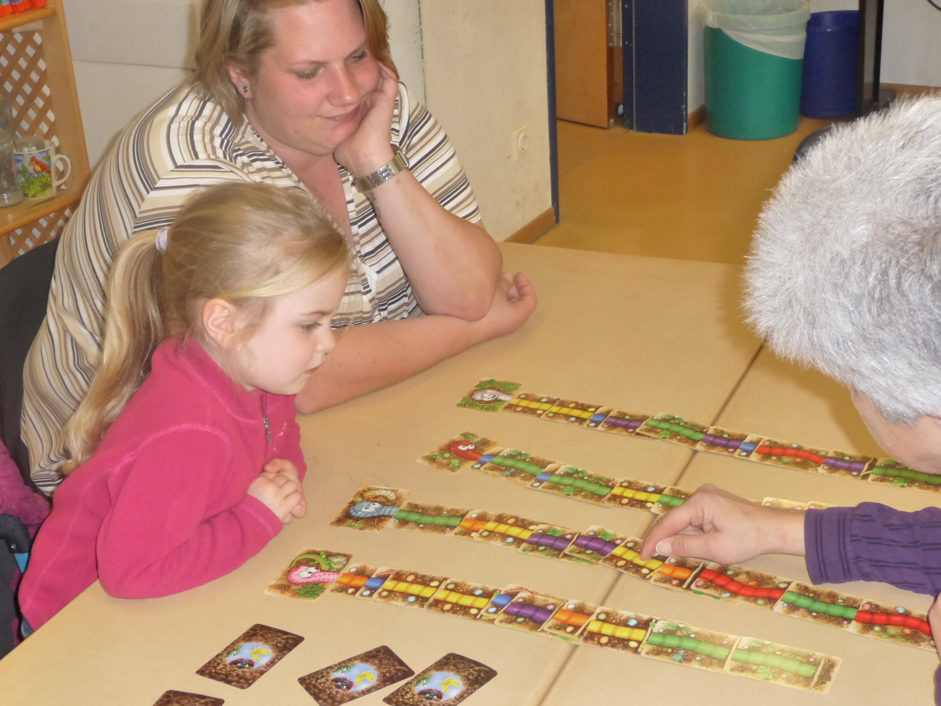 Mal sehen, welcher Wurm der längste ist. "Streifen Toni" Zoch Spiele