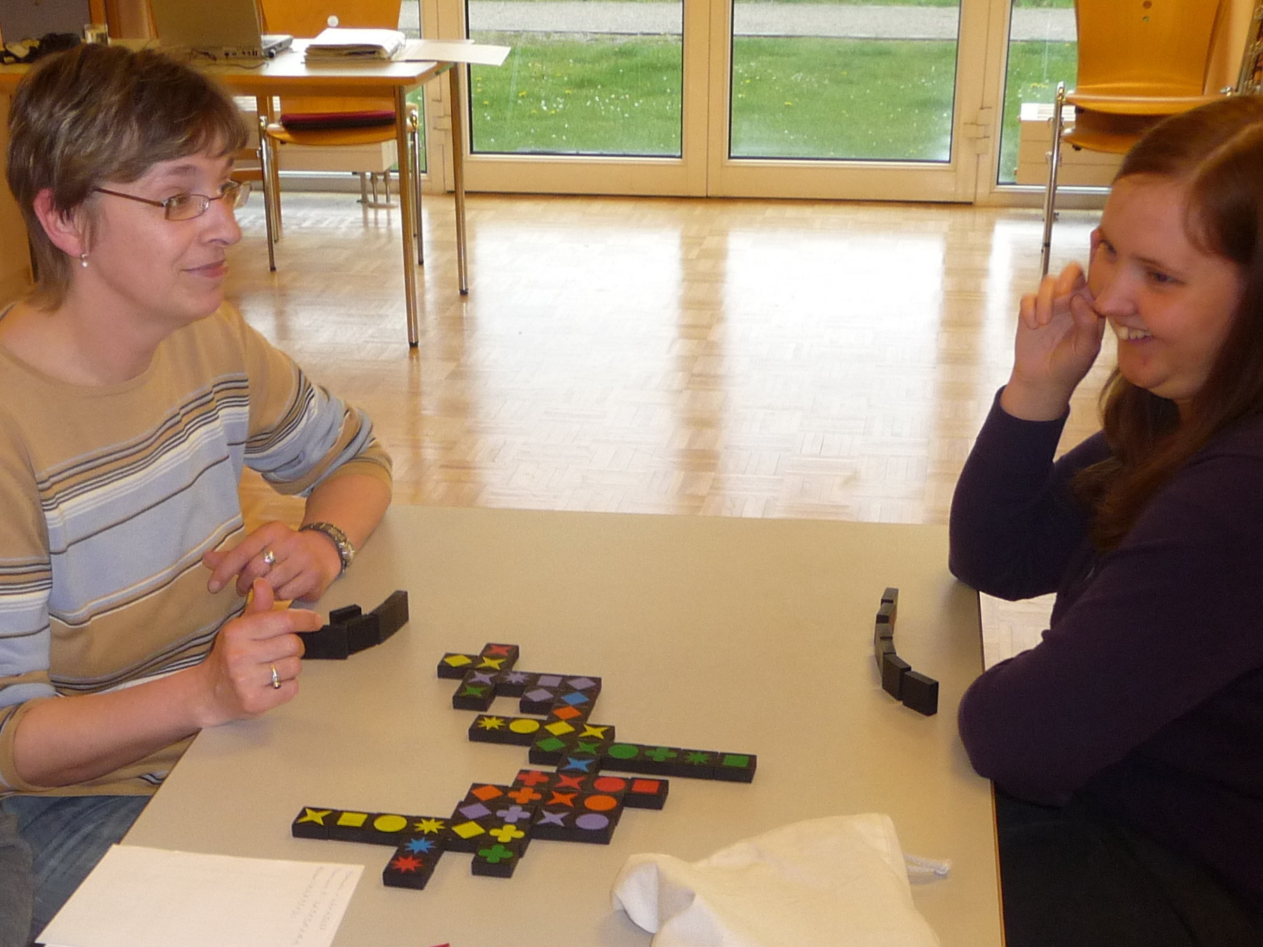 Die Gäste aus Rhede lernten derweil das Spiel des Jahres 2011 "Qwirkle" kennen.