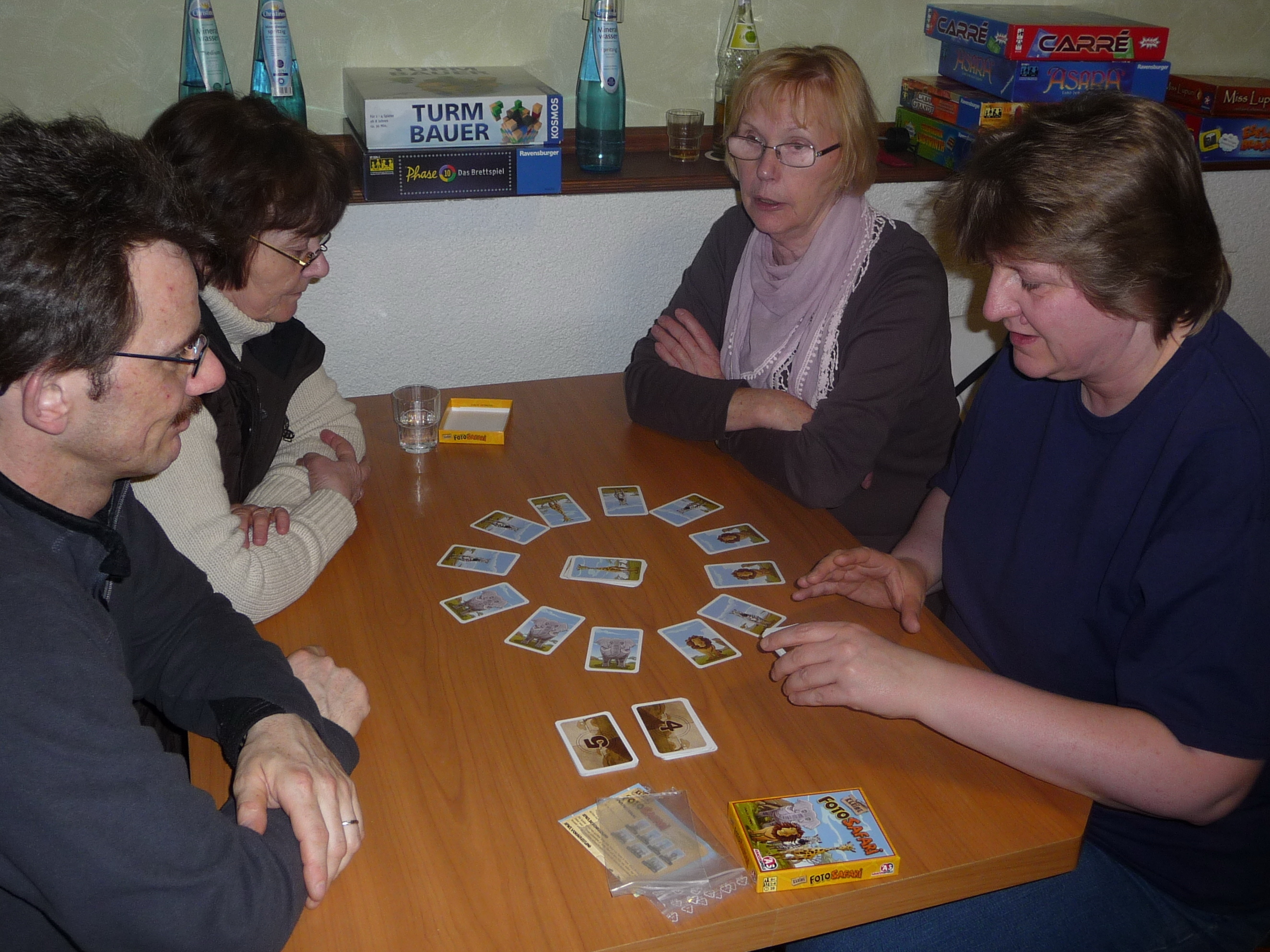 Bereits beim Spieleseminar in Bad Holzhausen hatten sich Silvia, Rosi und Franz-Peter für Essen spielt vorbereitet. Mit von der Partie außerdem Renate.
