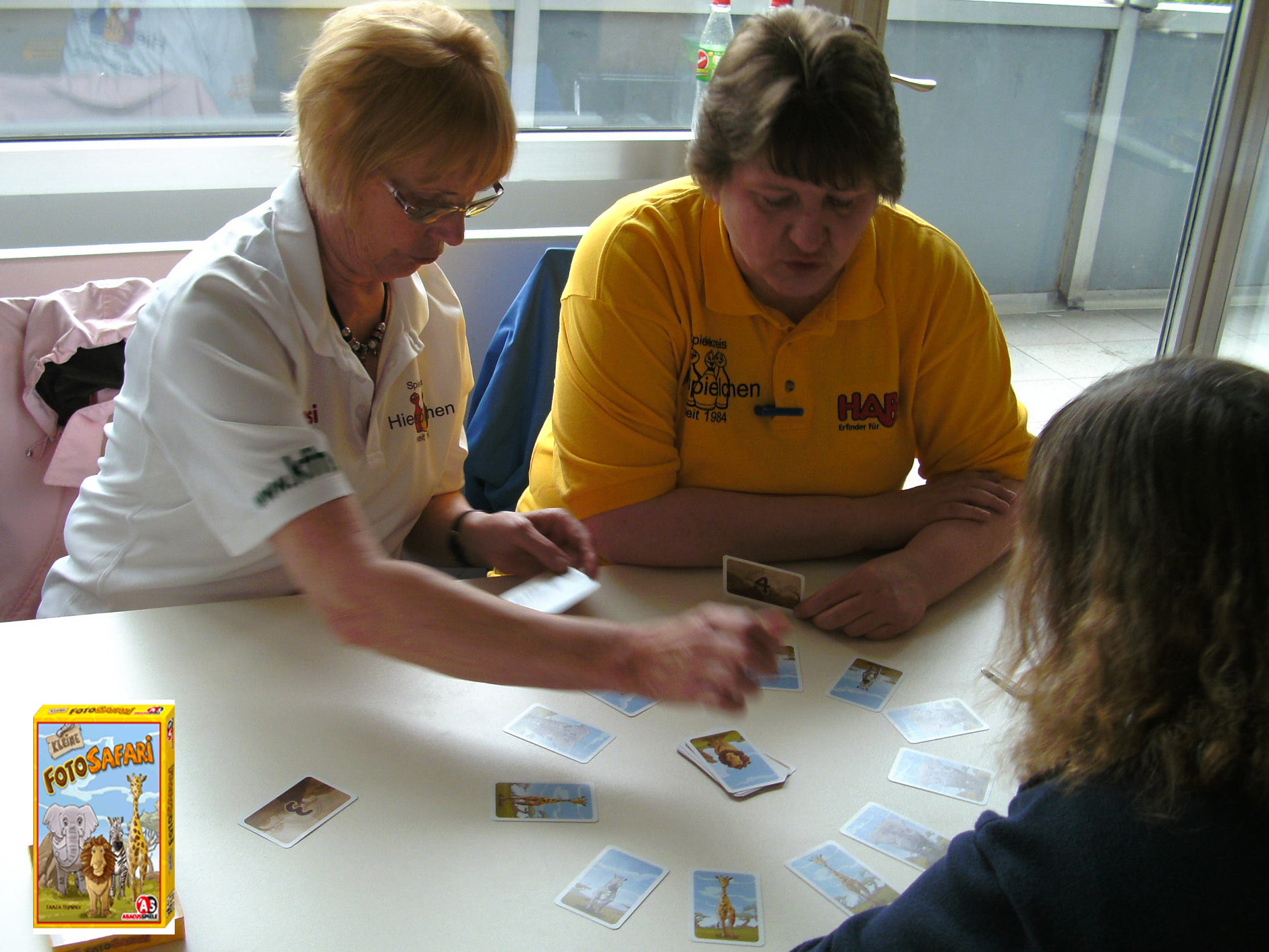 "Die kleine Fotosafari" von Abacus Spiele mit Rosi und Silvia, die den Text für diesen Beitrag verfasst hat.