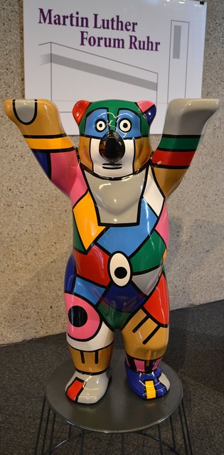 Bleibt in Gladbeck: „MaLu“, der Buddy-Bär von Otmar Alt. Foto: Werner Conrad