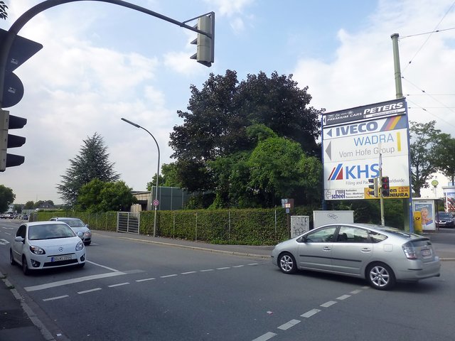 Die Juchostraße wird künftig sowohl vom Wambeler Hellweg (im Bild) wie von der Hannöverschen Straße aus zur zweigeteilten Sackgasse. Der Durchgangsverkehr muss sich andere Routen suchen.
