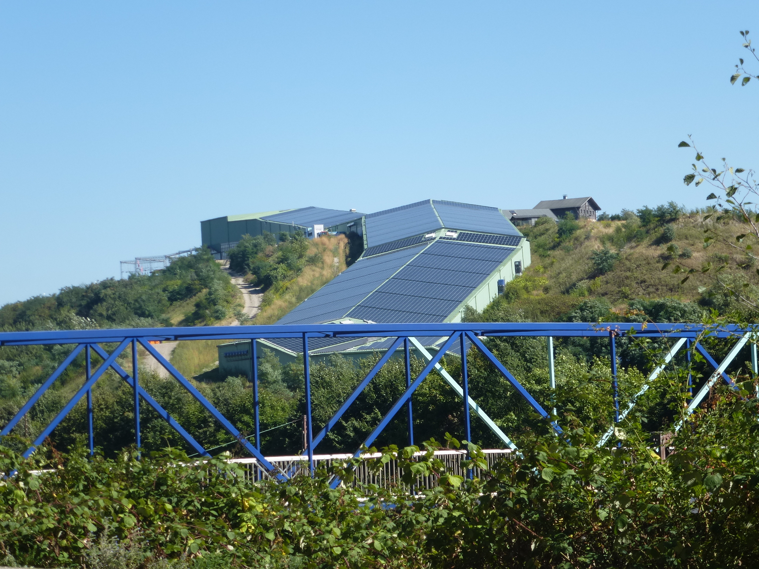 die blaue Brücke zur Skihalle rüber