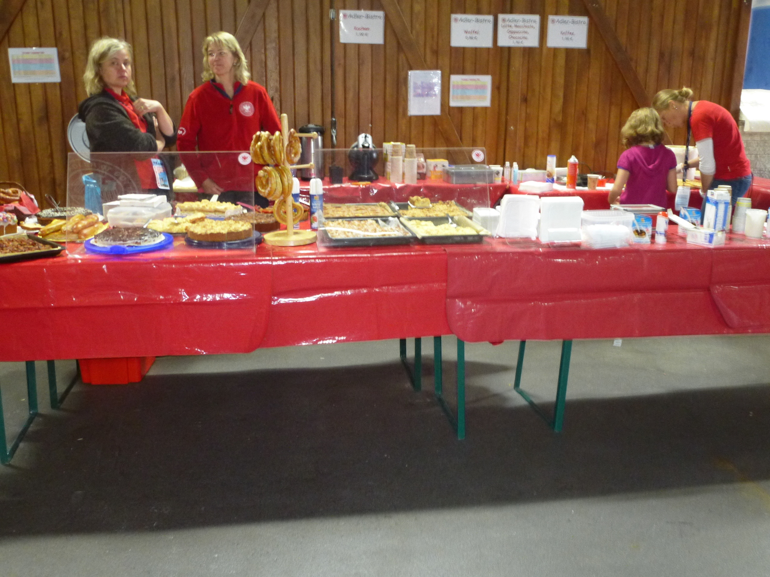 Adler 07 mit Kuchenstand