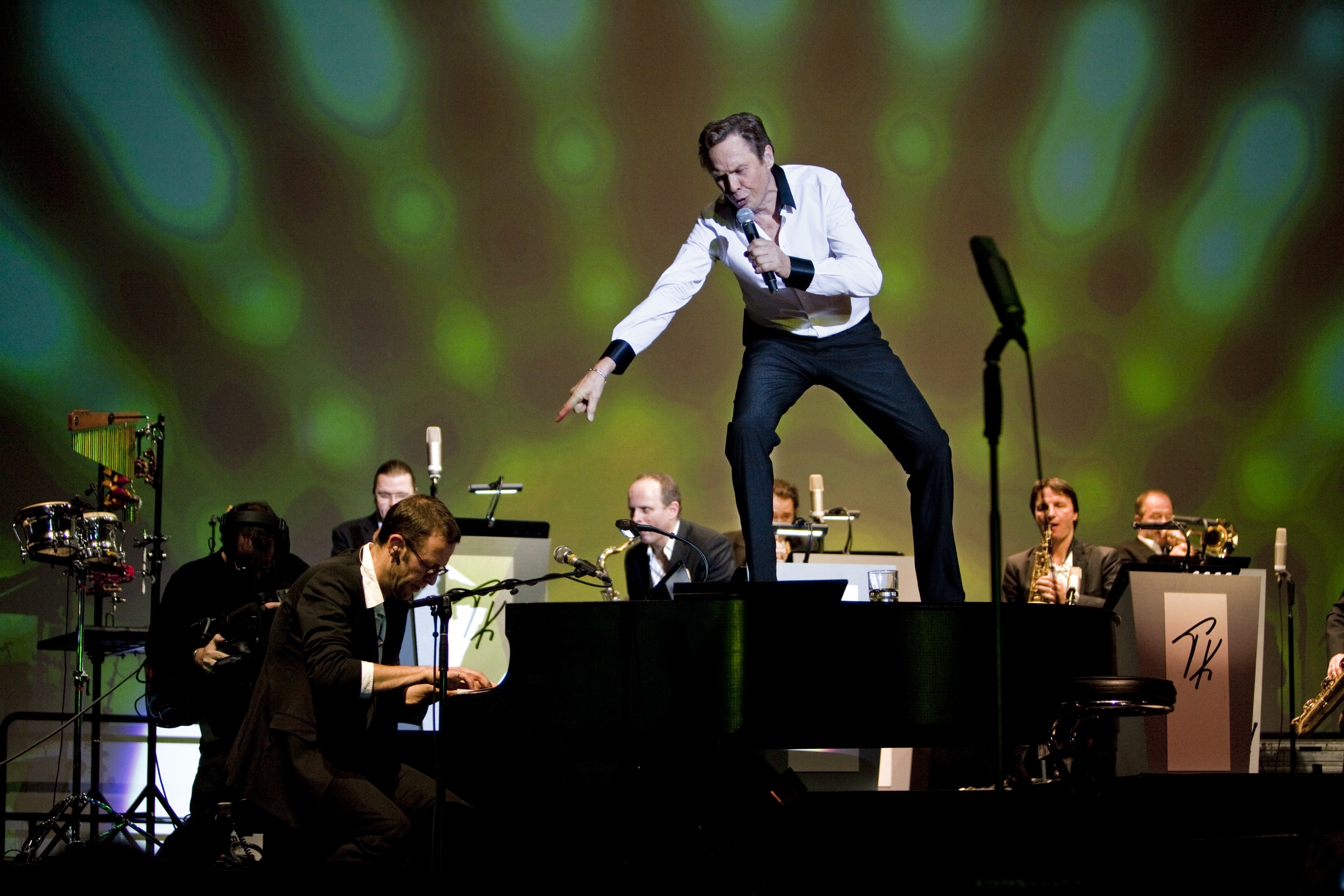 So will Peter Kraus auch die Bühne im RuhrCongress Bochum rocken. Im Gepäck hat der Sänger neben seinen alten Hits auch die Titel der CD "Zeitensprung". Fotos: Kraus-Perino