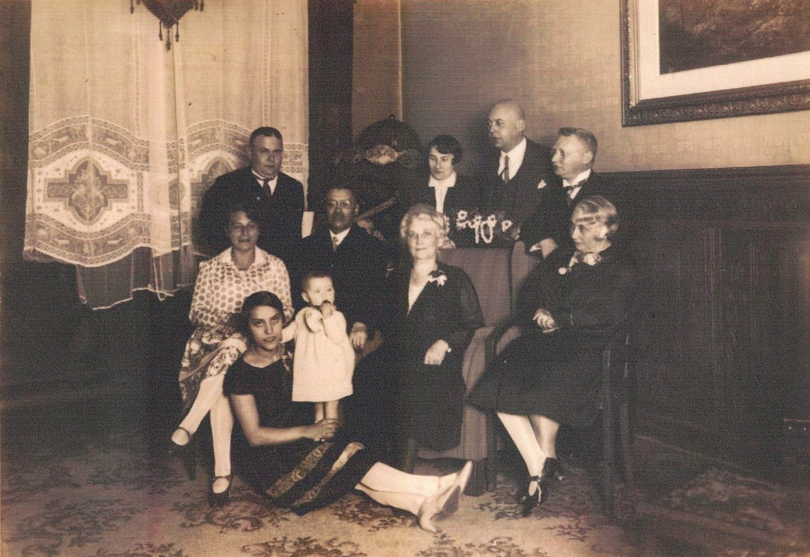 baden. 1942 wurde sie nach Theresienstadt deportiert, wo sie ums Leben kam. Eine von mehr als 200 Juden in Velbert, Langenberg und Neviges, deren Geschichten in dem neuen Buch „Biografische Notizen“ skizziert sind.