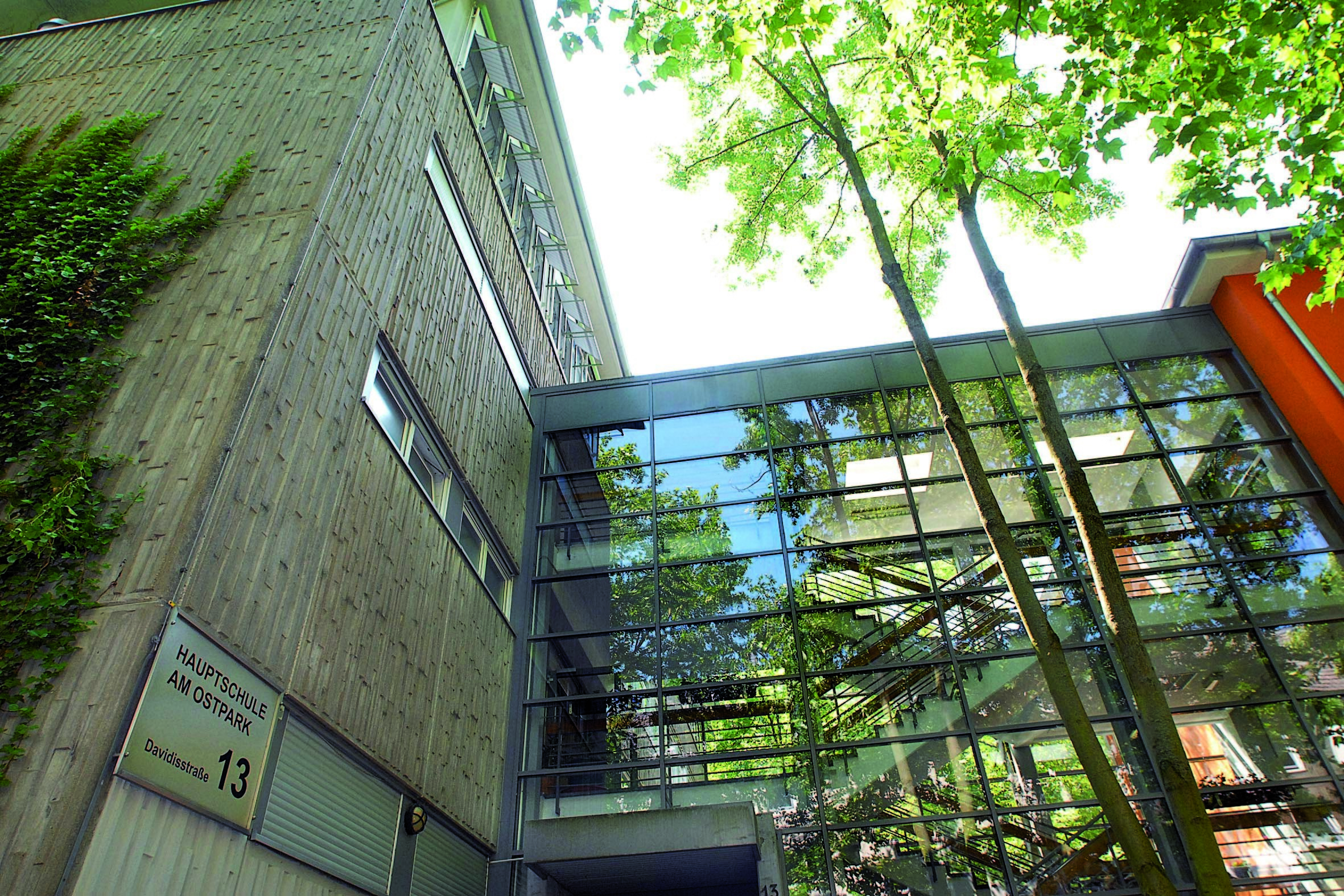 Die ehemalige Hauptschule am Ostpark wird zum Flüchtlingsheim.