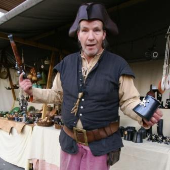 Händler sorgen für eine historische Stimmung rund um den Unnaer Marktplatz.