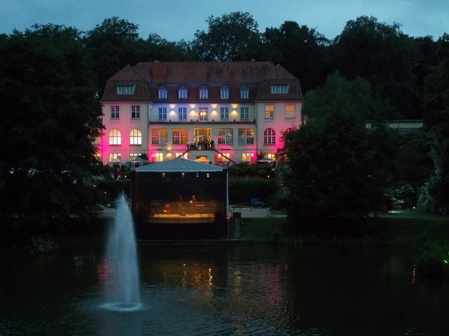 Weisse Nachte Im Raffelbergpark In Mulheim