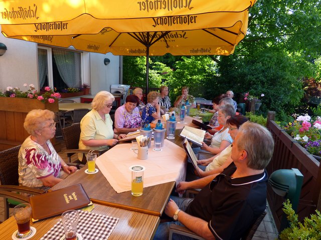 Stammtisch "Fröhliche Runde" trifft sich beim Sommerfest des