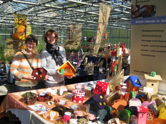 Vor allem Vogelhäuschen und Nistkästen gibt es am Stand der WFB Langenfeld.