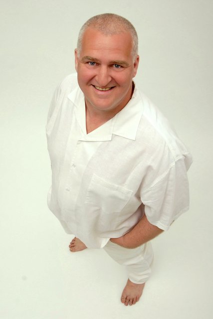 Markus Maria Profitlich (55) stellt am 21. Januar sein Programm „Halbzeit“ im Forum Niederberg vor.