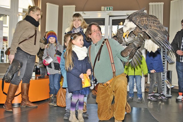 Zufällige Kinobesucher waren von dem Adler sehr beeindruckt.