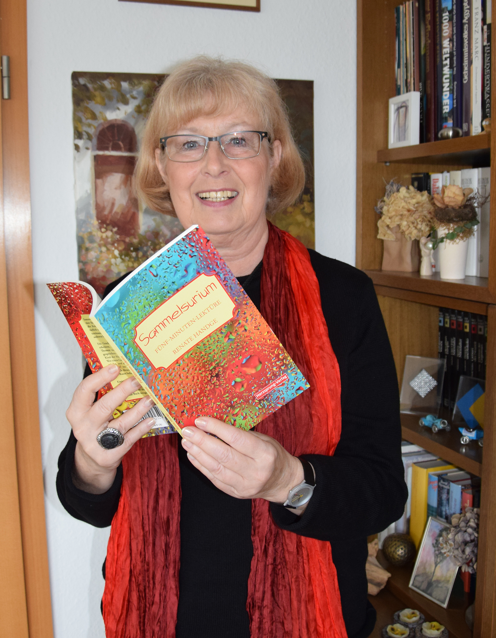 Renate Handge hat nun ihr erstes eigenes Buch veröffentlicht. In "Sammelsurium" sind Kurzgeschichten, Gedichte und Haiku zu finden.