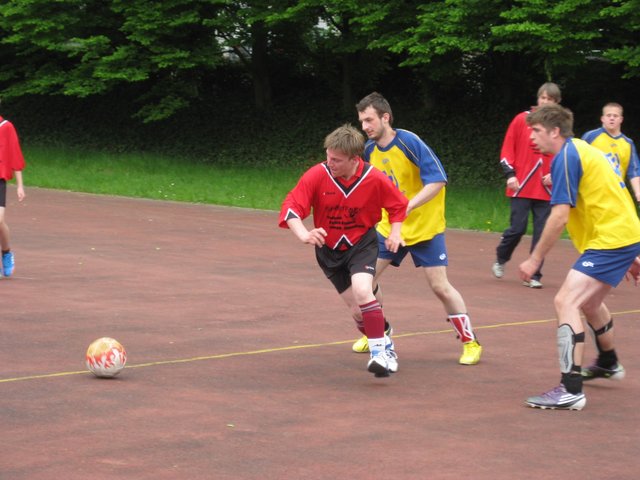 Voller Einsatz beim Fußball-Turnier. Dafür ist regelmäßiges Training Voraussetzung.