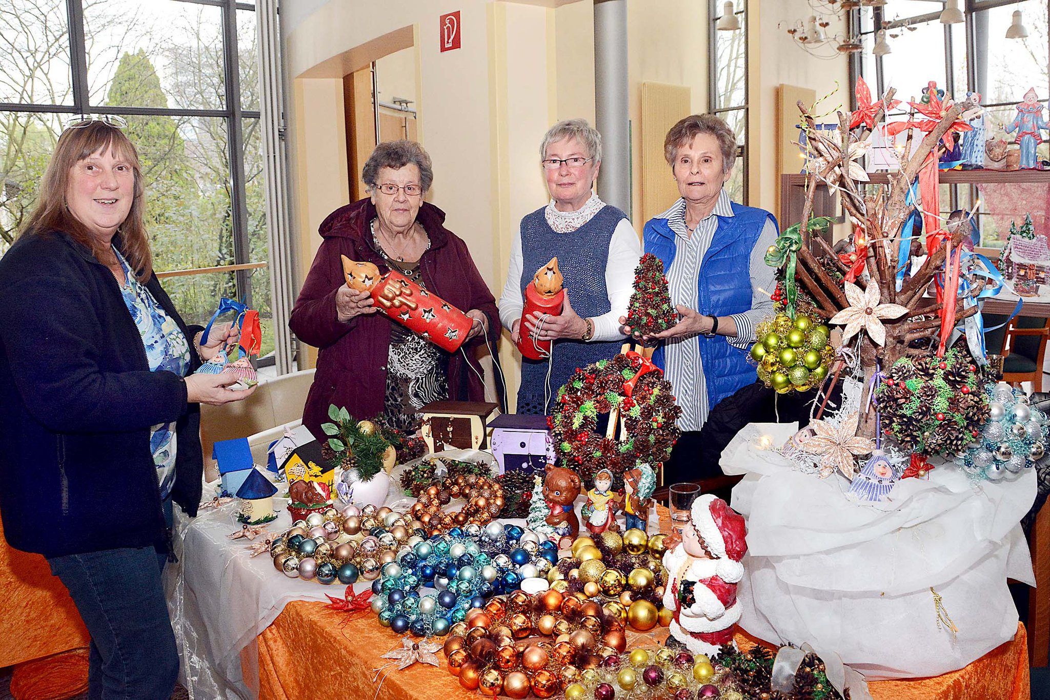 Tag der Offenen Tür Adventsbasar und Trödelmarkt im WBZ am Zehnthof Tag der Offenen Tür Adventsbasar und Trödelmarkt im WBZ am Zehnthof