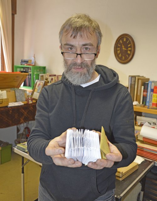 Unter anderem auch das versteht Hans Josef Altmann unter "Buchmacherey": Ein Buch, das nicht gebunden, sondern gefaltet, geknickt und zusammenlegt ist.