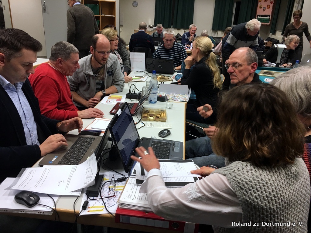 Ahnenforschung gemeinsam erleben und die Freude daran mit anderen teilen ... in der Roland-Werkstatt für Familienforschung in Dortmund-Brünninghausen.