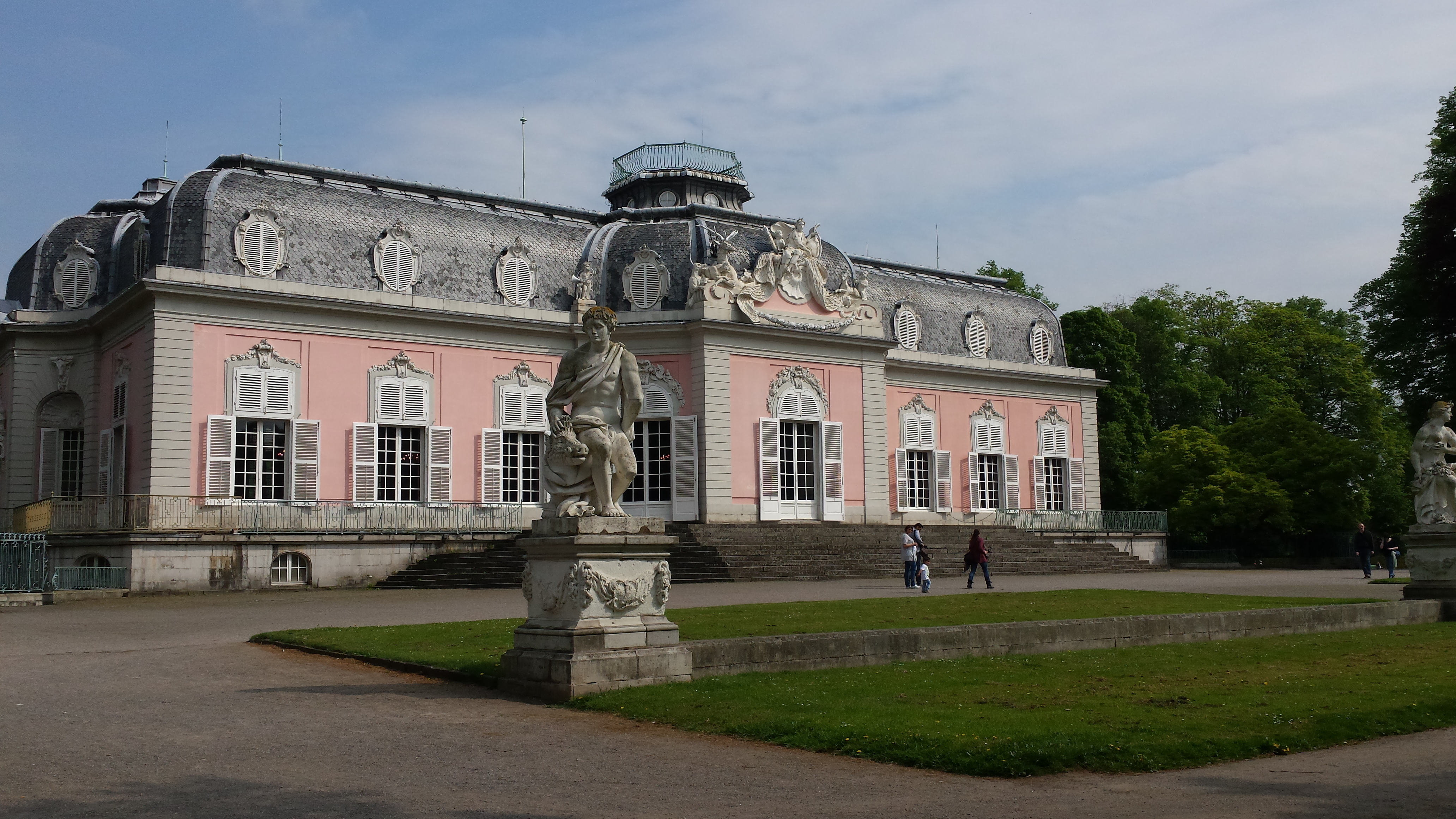 Auf den Spuren der Schlossherrinnen - Themenführung rund um das Benrather Schloss
