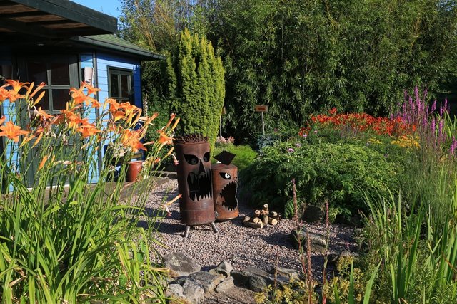 Feuerofen, Feuerstelle, Eisen-Skulptur von Hellfried Schmitz, Garten-Kunst, kreativ,