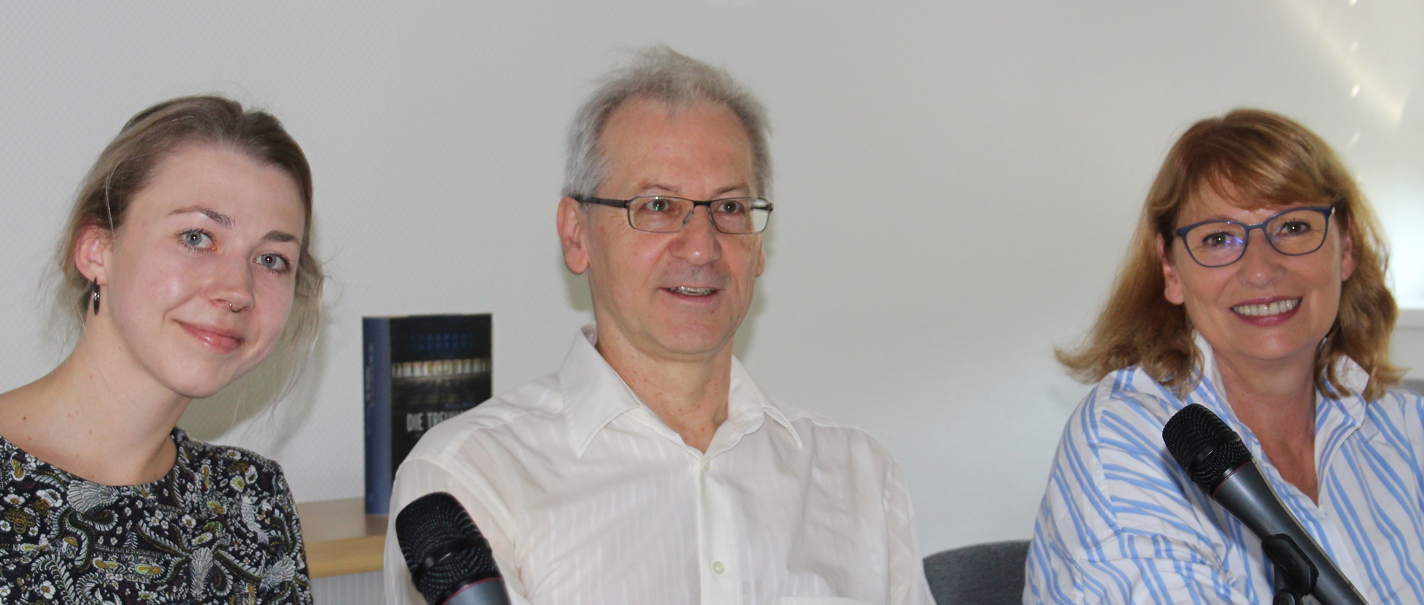 Sie diskutierten den Strukturwandel im Ruhrgebiet und in Ostdeutschland: die Doktorandin im ISB Pia Eiringhaus, der RUB-Zeithistoriker Constantin Goschler sowie Petra Köpping, Staatsministerin aus Sachsen. Foto: Thea Struchtemeier