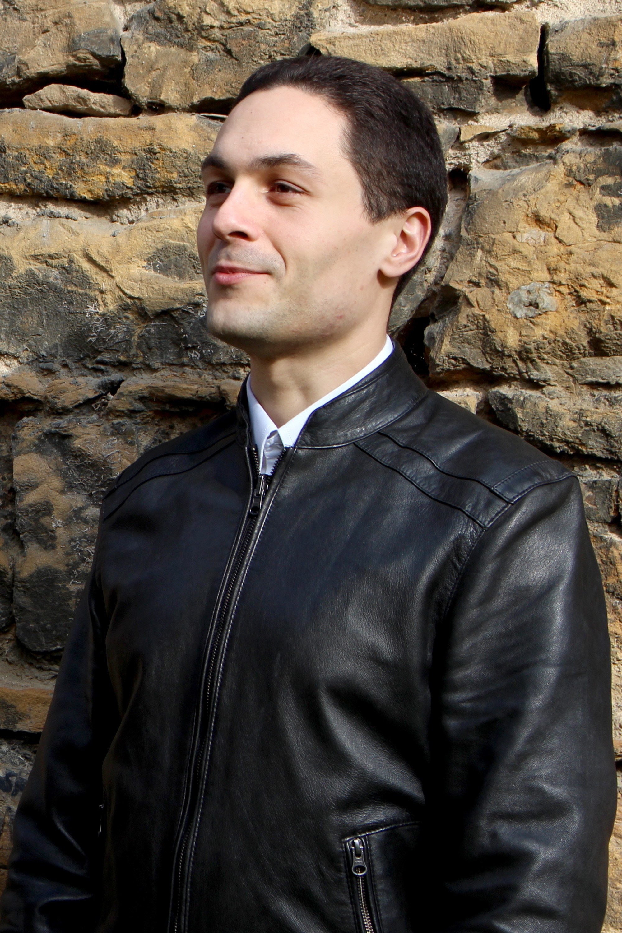 Der Pianisten Dimitri Papadopoulos unterstützt in diesem Jahr seine Schwester beim Sommerkonzert.