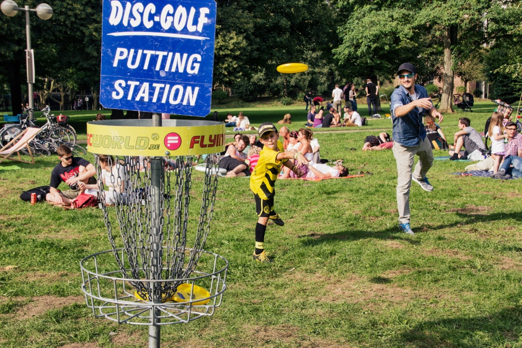 Keine Langeweile kommt beim Picknick auf: Funsport lädt zum Ausprobieren ein.