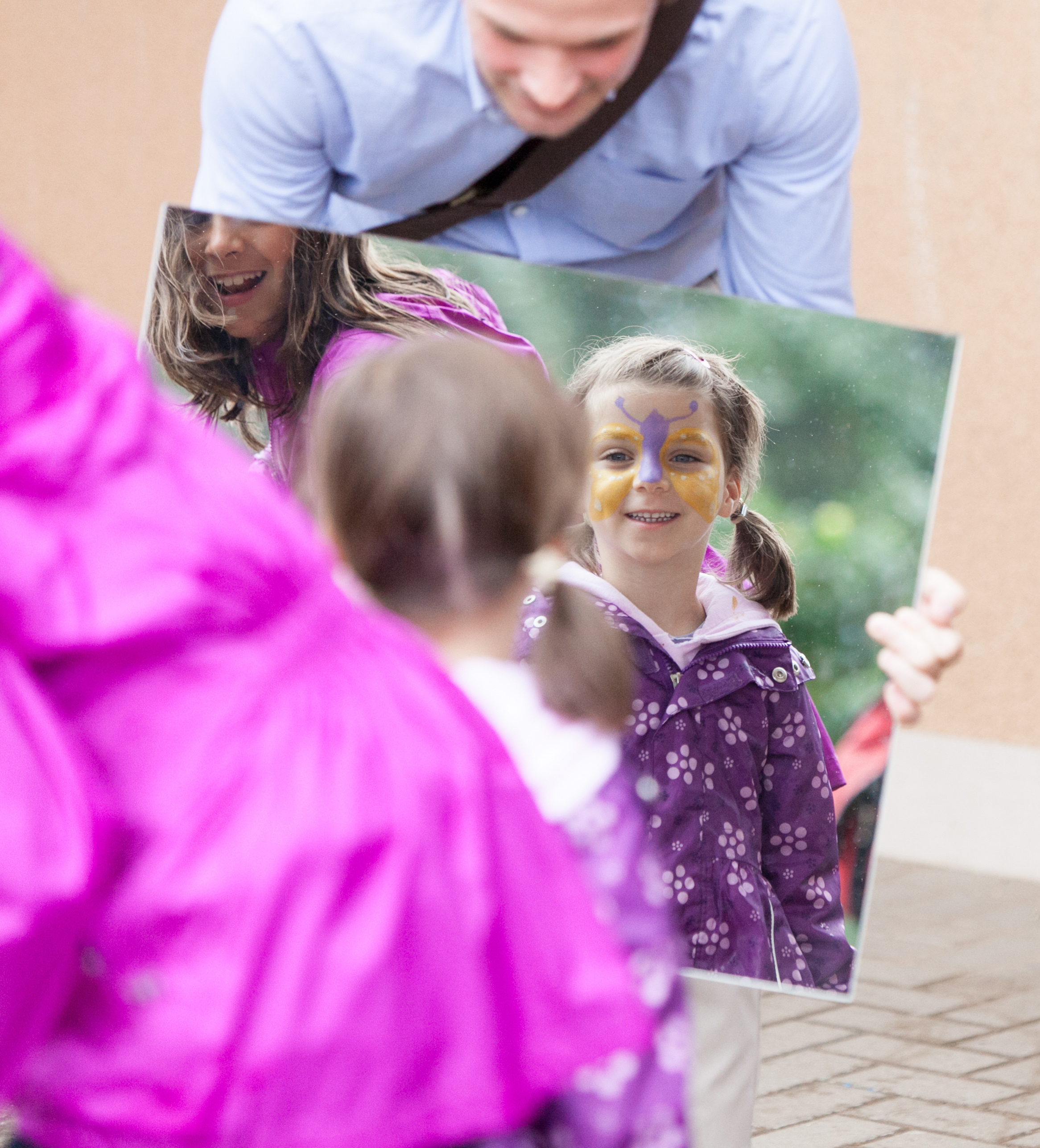 Kinderschminken ist eines der Angebote für die kleinen Besucher.