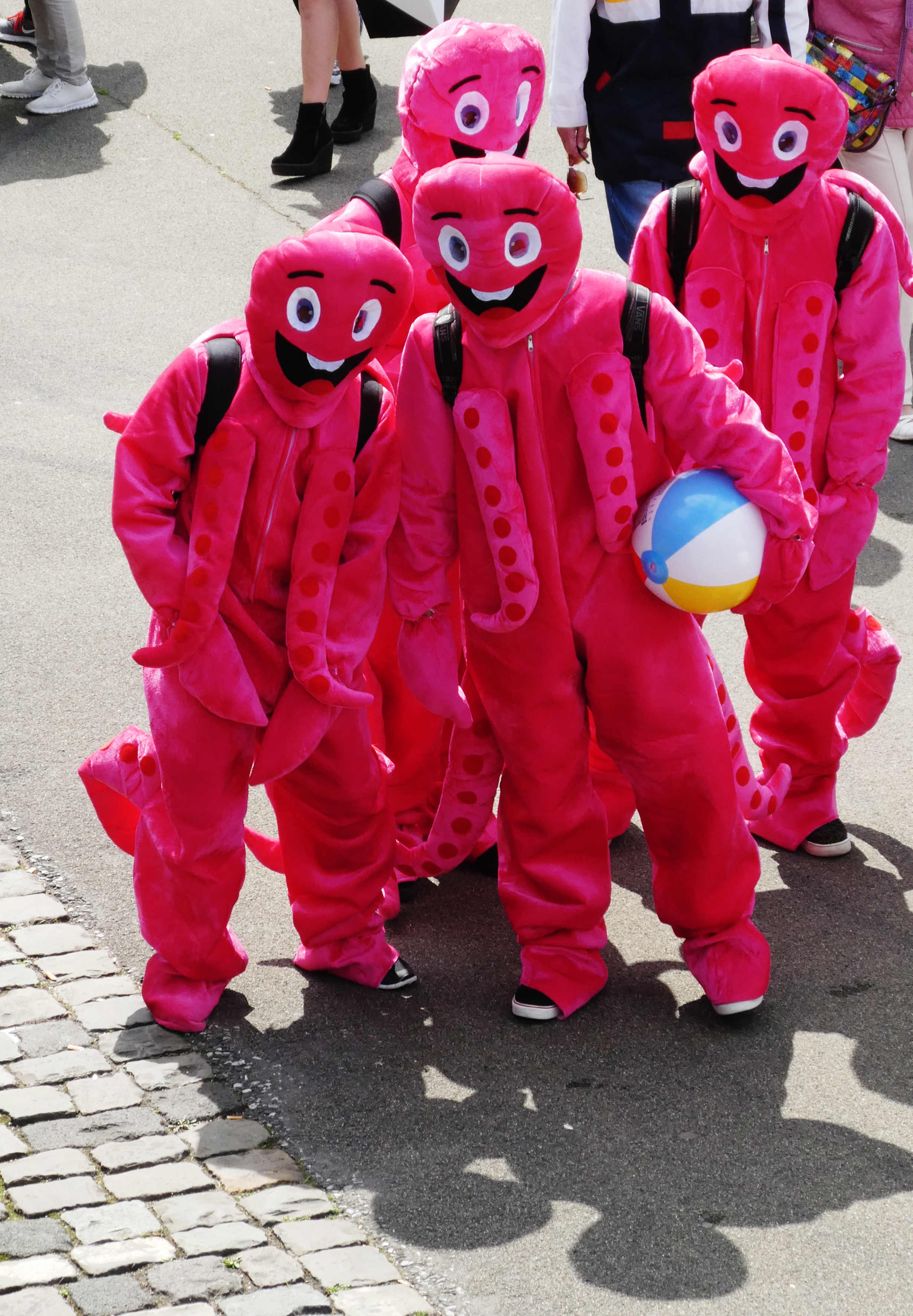 Knallig kostümierte Cosplay-Fans wie hier im Bild beim Japan-Tag in Düsseldorf sind auch zum Chizuru-Festival am Big Tipi zu erwarten.