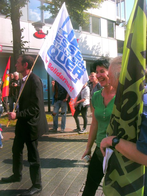 Im gegen rechtsextreme Aktivitäten gerichteten Bündnis "Essen stellt sich quer", das auch die Kundgebung am 13. September organisert, sind von Grünen, der Linken, Jusos und der SPD, Pro Asyl oder dem Anti Rassismus Telefon viele Gruppen verbündet, die ansonsten jede Menge anderer Meinungen haben. Das bringt hoffentlich auch am 13. September die unterschiedlichsten Essener*innen für den Erhalt einer freiheitlichen Demokratie auf die Strasse.