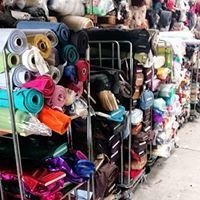 Alle Farben und Materialien an Stoff bis unter der Decke