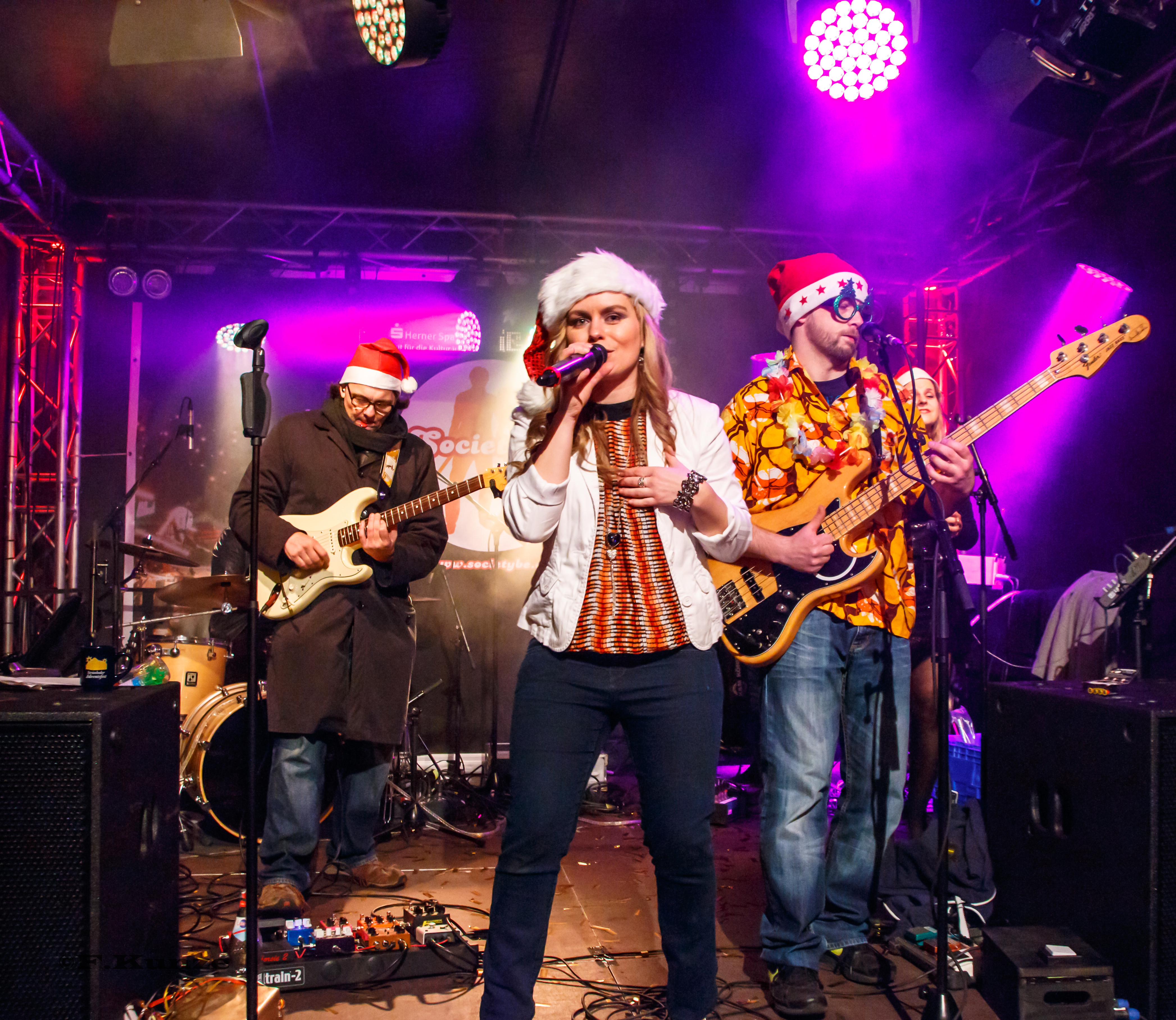 Los Gerlachos haben schon öfter das Publikum in Recdklinghausen begeistert: Die Brüder Dirk und Jörg Gerlach spielen Coverversionen bekannter Hits aus den 60ern bis heute, und das eigenständig und ansteckend. Los Gerlachos spielen im Flic Flac.