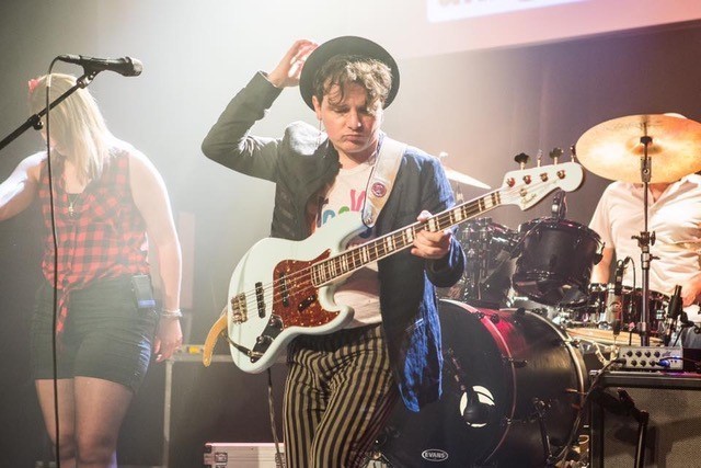 Rybersky steht für herausragende musikalische Qualität und sorgt seit Jahren mit poppigem Soul samt Funkgrooves, tanzbaren Melodien und mitsingbaren Rhythmen für außerordentlich gute Stimmung bei zahllosen Veranstaltungen. Ryberski aus Gelsenkirchen machen einfach nur Spaß. Location: Café Extrablatt.