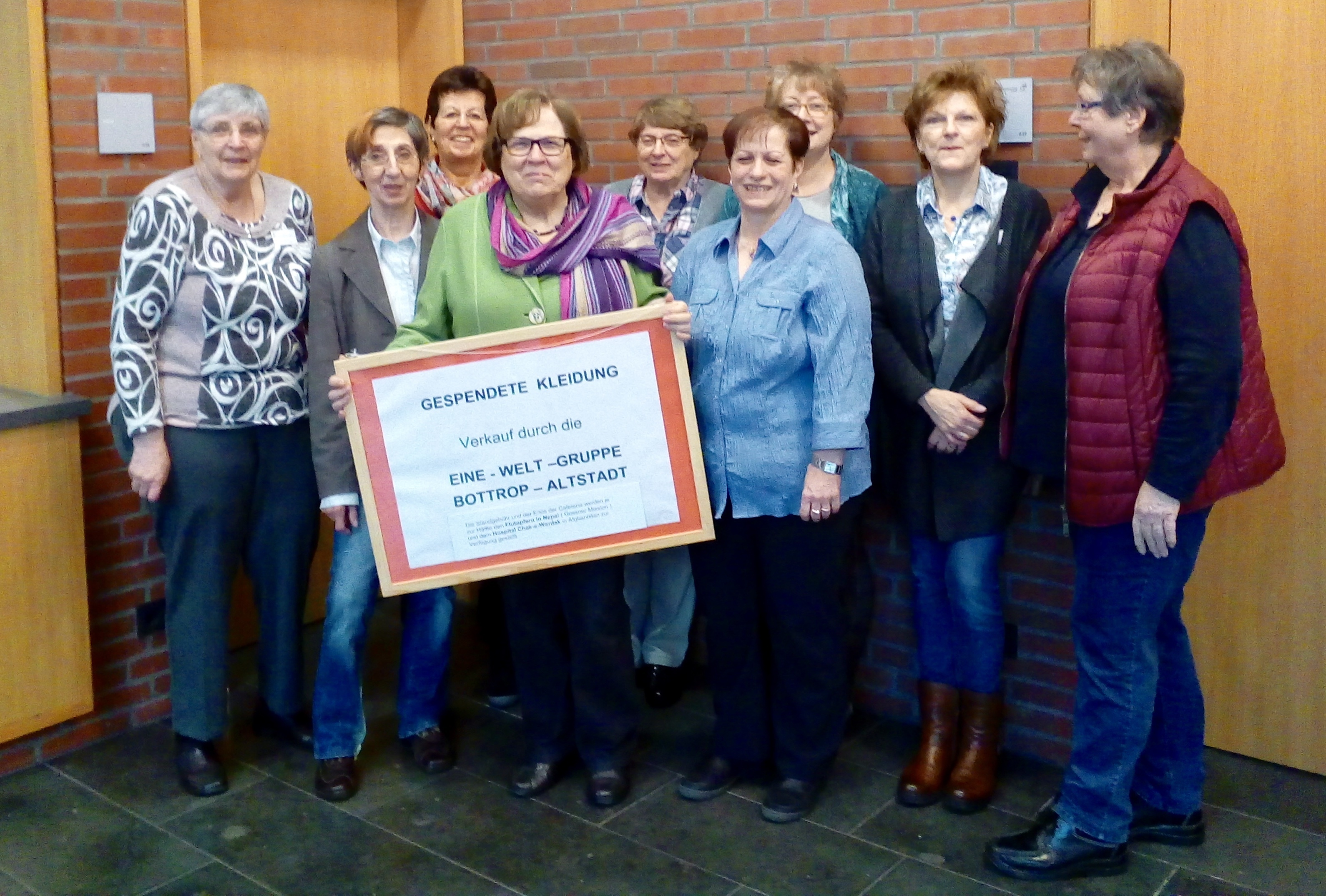 Engagierte Frauen organisieren im Frühjahr und im Herbst einen Frauenkleidermarkt im Martinszentrum