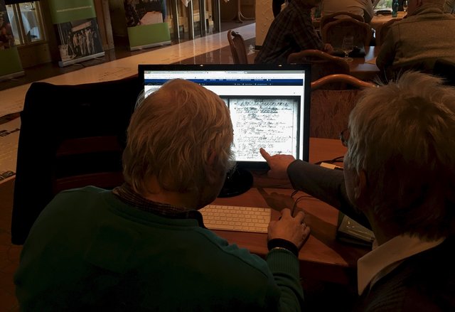 In alten Kirchenbüchern online nach Tauf-, Heirats- und Sterbeeintragungen der Ahnen forschen.