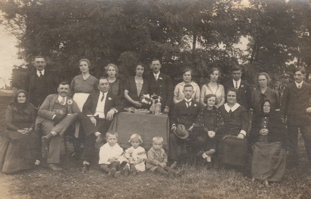 Die Palmüller-Vorfahren in Ungarn im Jahr 1925 (linke Seite). Die Bedeutung des Familiennamens hat der Mitgründer des Ahnenforscher Stammtisches Unna, Georg Palmüller, schon enträtselt.