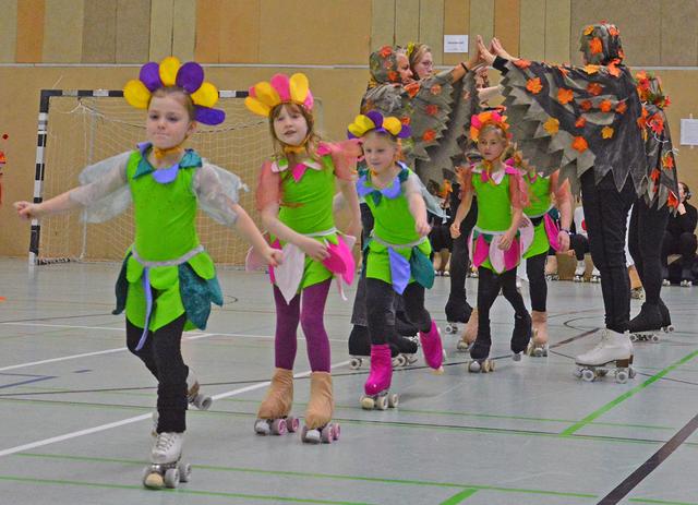 Die jüngsten Rollschuh-Läuferinnen, die am Samstag zu sehen sind, sind fünf Jahre alt.
