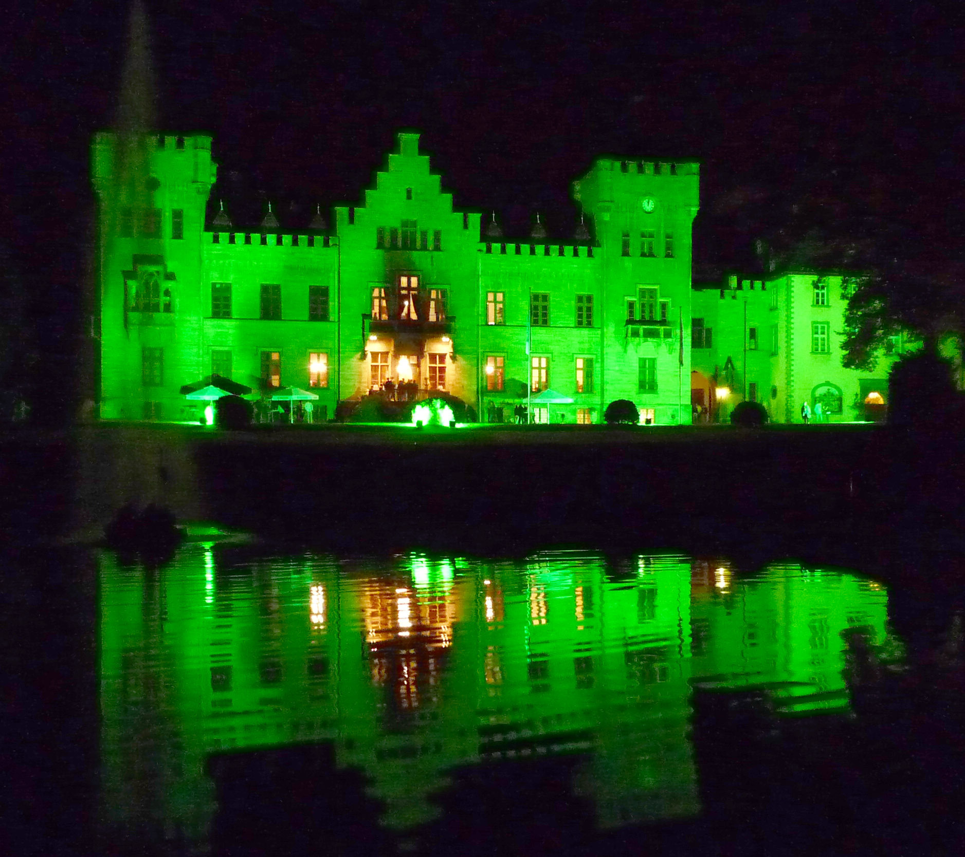 Das Jagdschloss Herdringen - festlich beleuchtet beim dreitägigen Musikevent "Zauberhafte Abende".