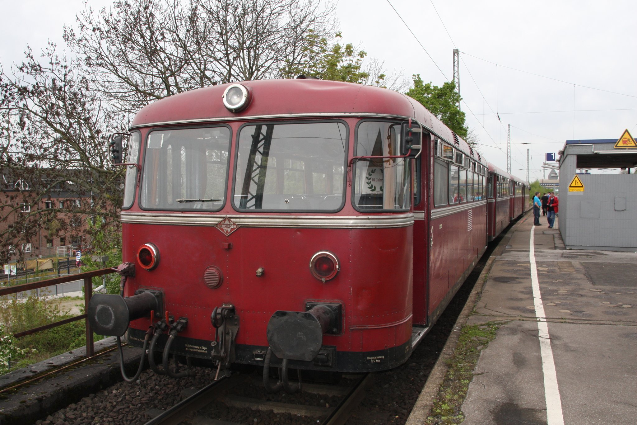 Der Schienenbus im Bahnhof Moers
