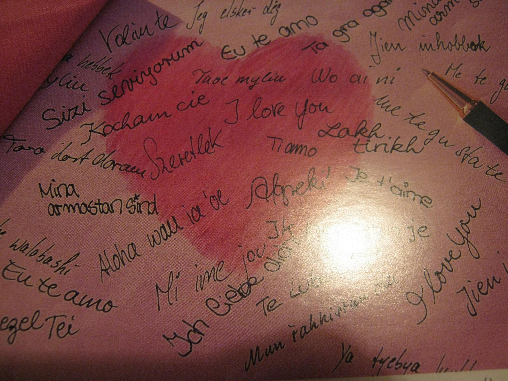 EIN LIEBENDES HERZ - Tausend Worte können nicht ausdrücken, was ein