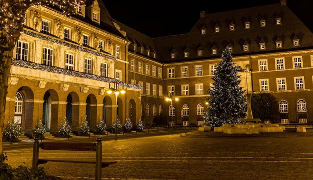 Bottroper Rathausplatz in der Adventszeit 2013