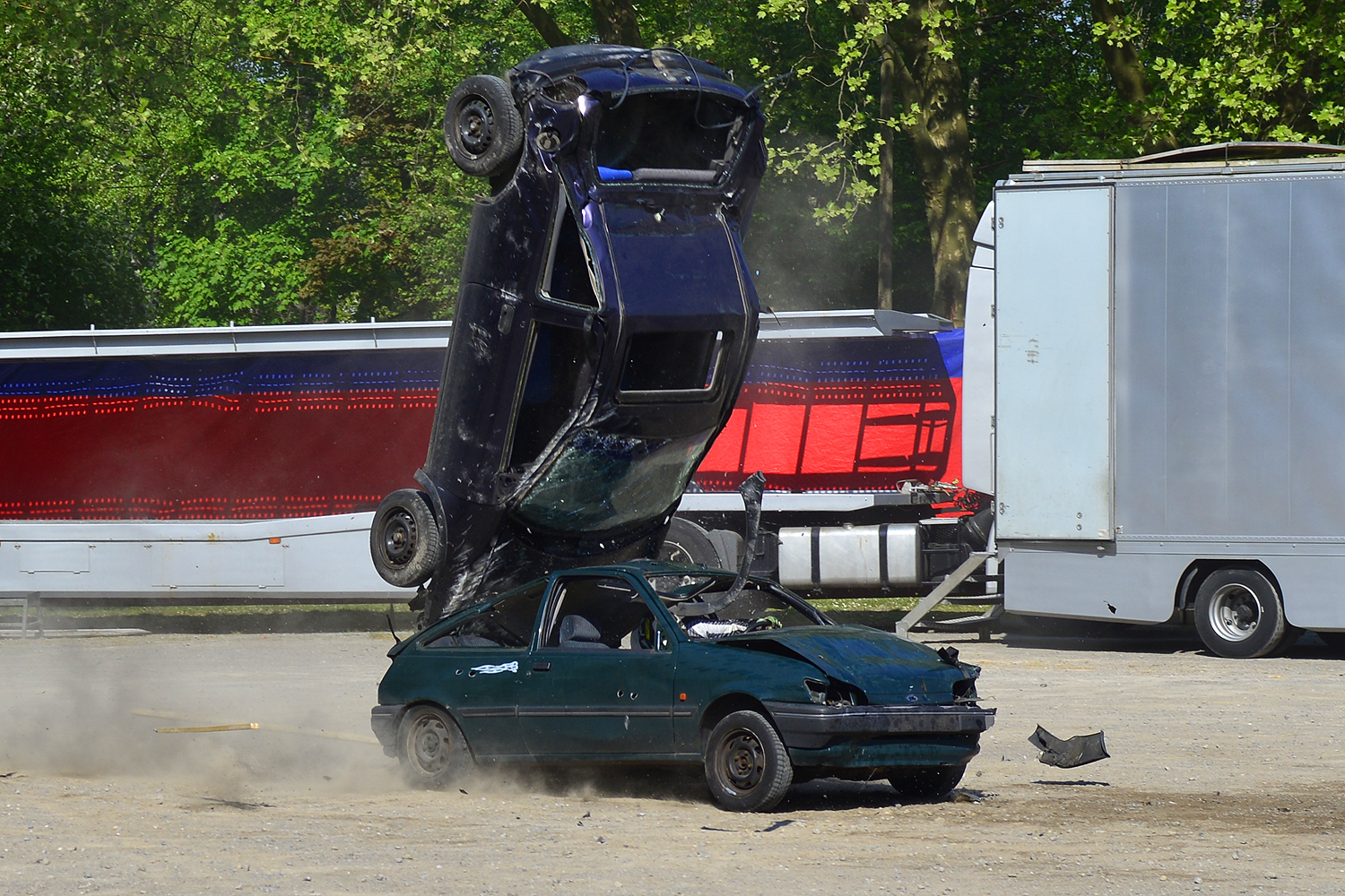 Die Monstertrucks gaben Gas - Am Ostermontag folgt die Bilderstrecke Foto: Kariger